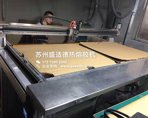 纸板自动升降三轴打胶应用