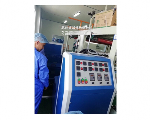 蓄电池120L胶机打胶应用